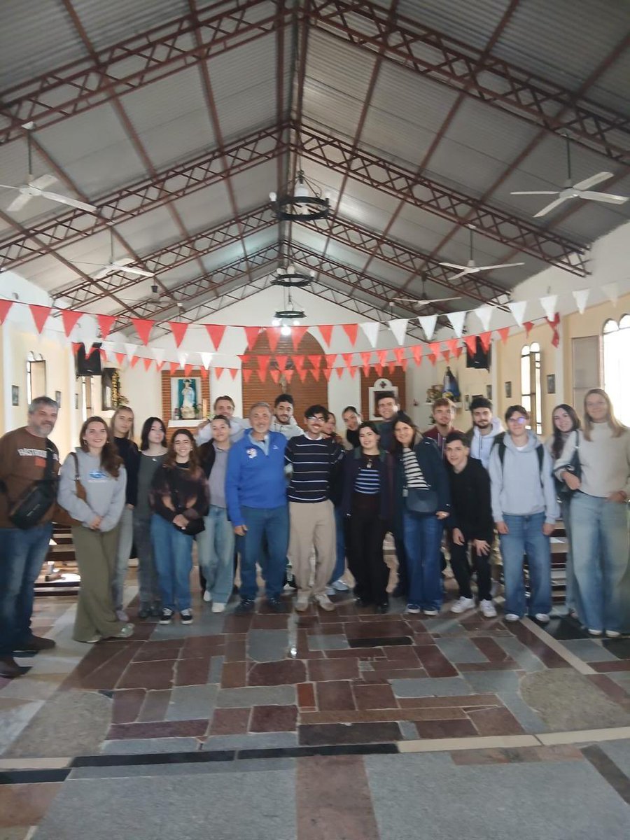 RobertoEMoro's tweet photo. Recibí a estudiantes del último año de Ciencia Política de la UBA y de la @USalvador.

Compartimos una charla muy enriquecedora sobre el trabajo de la @sedronar y el diseño de políticas públicas orientadas al cuidado, la prevención y el tratamiento de los consumos problemáticos. https://t.co/fBRyupBXUU