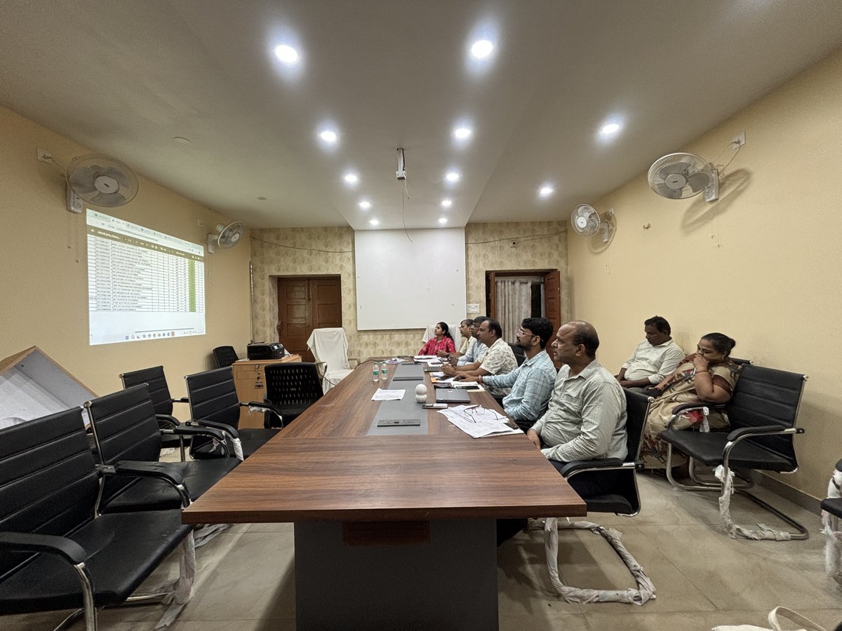 DEO_dhanbad's tweet photo. 📚 DEO-Online | Dhanbad
Abhishek Jha DEO chaired today’s review of 21 key education areas.
Kumari Swati, SDEO  Ashish Kumar, ADPO  Shambhu Dutt Mishra, Ashok Kumar Pandey &amp; Dr Meetu Sinha, APOs  Ashok Rawani ACP,  BRP Somnath Prasad, AE Vinay Kumar, DPO-C3 Shubham Keshri. https://t.co/kSMnrfmhhj