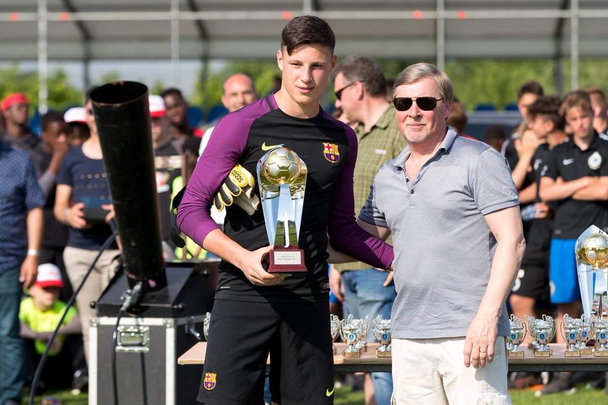 Barca_Archive's tweet photo. Kevin De Bruyne Cup, 2017. 🏆
Champions: FC Barcelona Cadete B

Best Goalkeeper: Ramon Vila Rovira
MVP: Ilaix Moriba https://t.co/AplU5WPzUd