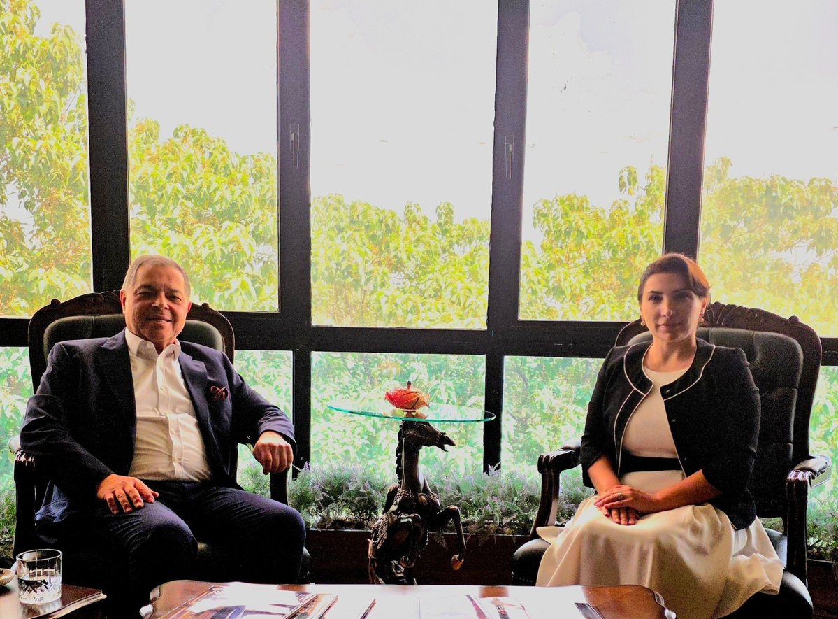 MERAL_AY_'s tweet photo. Adana’nın saygın, sevilen ve başarılı gazetecilerinden; mesleğin usta isimlerinden kıymetli meslektaşımız Savaş Çokduygulu ziyaretime geldi.

5 Ocak Medya Grubu Kurucu ve Onursal Başkanı, Küresel Gazeteciler Konseyi Genel Başkan Yardımcısı Savaş Çokduygulu ile Gaziantep ve Adana medyasını, yerel basının geleceğini ve mesleğimizin gündemini konuştuk.

Gazeteciliğe yıllarını vermiş, deneyimi ve duruşuyla mesleğe değer katan bir isimle böylesine güzel bir sohbet ve istişare gerçekleştirmek benim için de çok kıymetliydi.

Nazik ziyareti ve güzel sohbeti için teşekkür ediyorum.
Dostluğumuz, meslek dayanışmamız ve ortak heyecanımız daim olsun. 🤝
@savascokduygulu @MehmetAliDim @KGK_GJC @iBRAHiMAY_