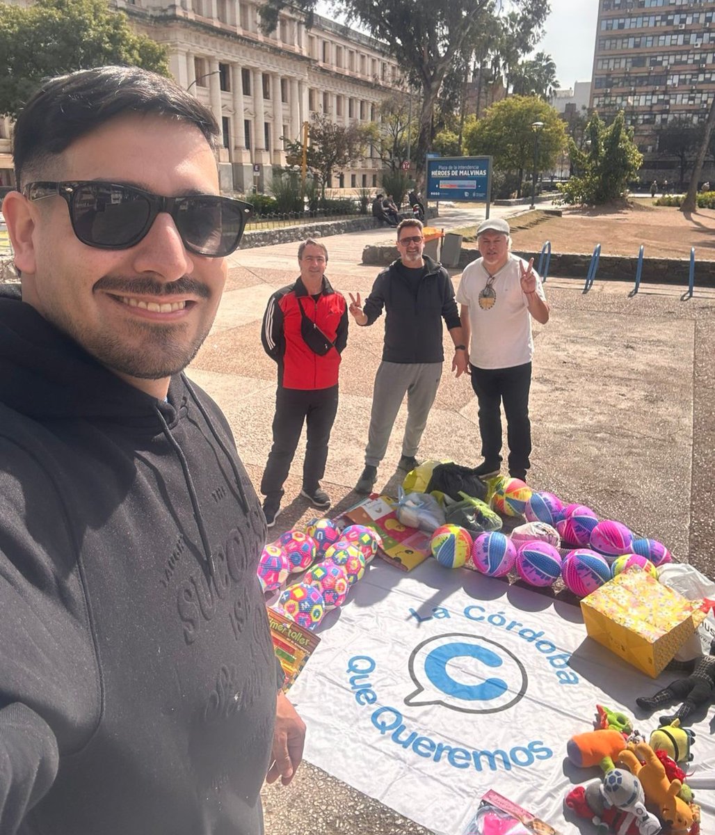 LCBAQQ's tweet photo. Acompañamos con mucho cariño en el festejo del Día de las Infancias al merendero Alimentando las Bendiciones. 
La Córdoba que Queremos es con niños y niñas felices. https://t.co/orq30Go7eK