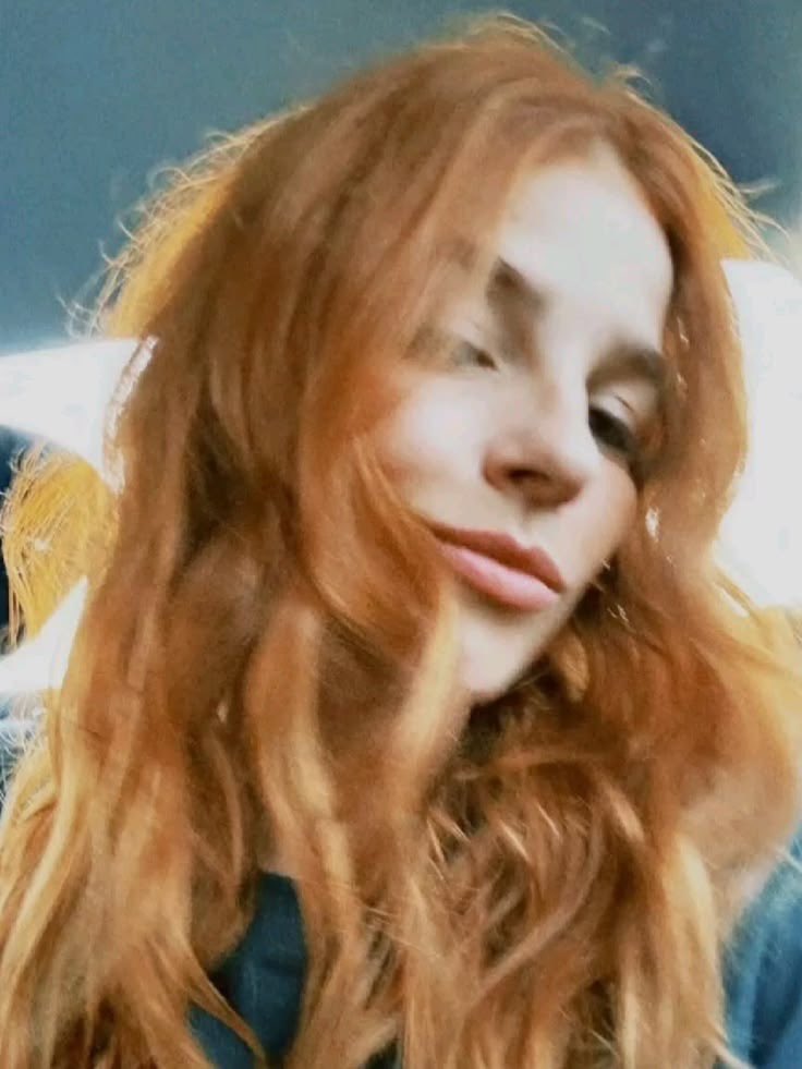_wtfmarii's tweet photo. Good Luck, babe. || au #loquinha 

Após anos longe da casa de veraneio dos Fragoso, Eduarda é obrigada a voltar à ilha. Entre sentimentos mal resolvidos, memórias complicadas e um passado que insiste em voltar, Lorena fará de tudo para reprimir e não cometer os mesmos “erros”. https://t.co/ZiW4mR7GnG