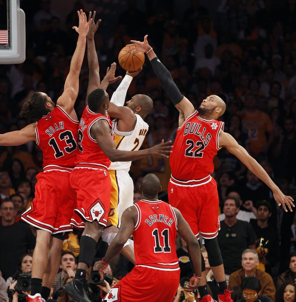 deeeraydavis's tweet photo. @SleeperBlazers @FastbreakHoops5 Kobe has defenses playing like this https://t.co/qnpDISSY3Q