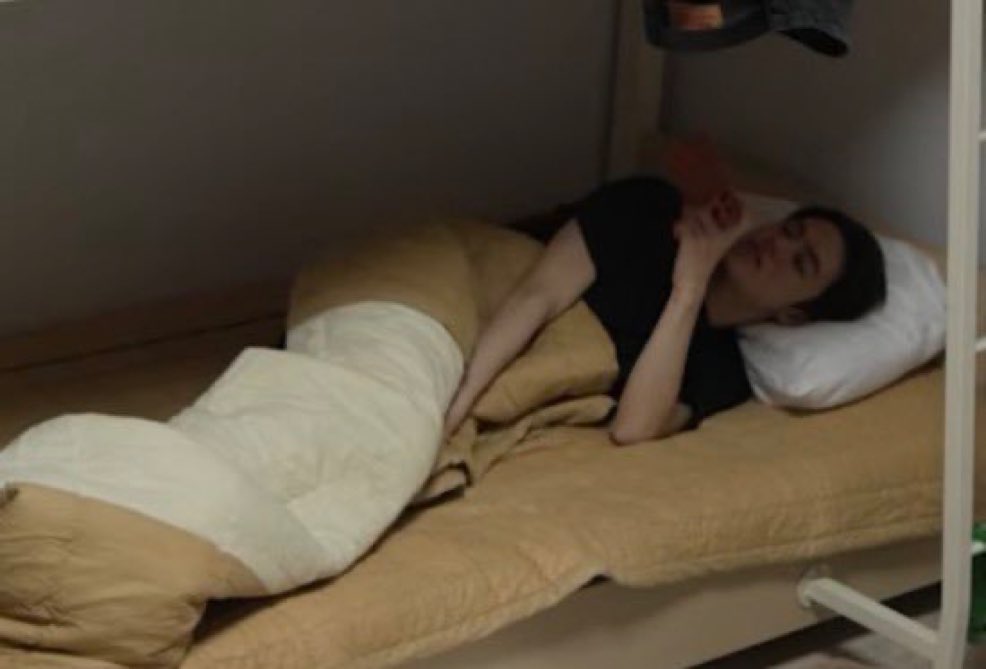 thekeolesst's tweet photo. me bedrotmaxxing till the last day of summer break before uni starts because this lifestyle is about to be taken away from me https://t.co/eygckCxmIf