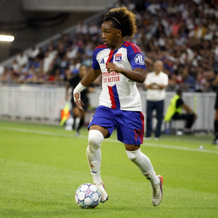 bosunatiklama's tweet photo. Bugün gerçekleşmesi beklenen 2 Fofana transferinde yaşananlar:

Malick Fofana:
• Lyon futbolcusu Malick Fofana, ilk başta Sunderland ile anlaştı.
• Sağlık kontrolüne gitmek üzereyken Crystal Palace son anda devreye girdi ve daha yüksek bir teklif verdi.
• Havaalanında Fofana'yı almak için hem Crystal Palace'ın hem de Sunderland'in jetleri bekliyor.
• 2 takım transfer için yarışıyor.

Youssouf Fofana:
• Youssouf Fofana'nın Lyon'a olan transferi son anda iptal oldu.
• Türkiye'den gelen teklifleri değerlendirecek.