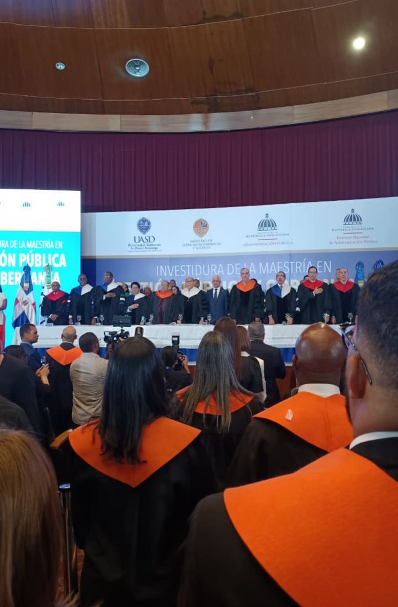 LigaMunicipalRD's tweet photo. En la ceremonia de graduación de la Maestría en Gestión Pública y Gobernanza, del @InapRD, encabezada por el presidente Abinader, se invistieron nuestros colaboradores Leandra Cabral, Robin Galván y Gilmarys Castillo, coordinadores para el control interno en gobiernos locales. https://t.co/9JsZcX0yH1