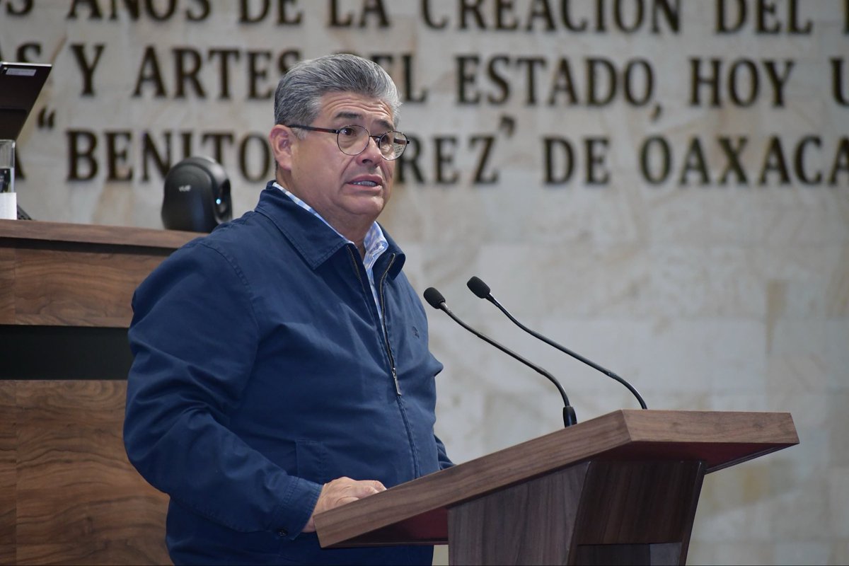 Javier_CasiqueZ's tweet photo. En Oaxaca, el 73% de urgencias por quemaduras en época festiva son por manejo de pirotecnia. Por ello, desde el @CongresoOaxaca_ exhorté a los 570 Ayuntamientos a reforzar la supervisión de pirotecnia y operativos viales. ¡Fiestas Patrias seguras para nuestras familias! https://t.co/AVagpqWgYx