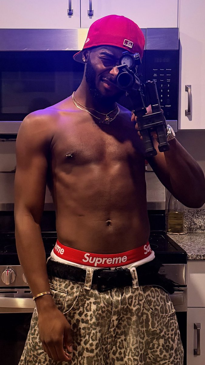 inSnobwetrust's tweet photo. bae can I sit my gun on your dresser? https://t.co/sZ8TW1KfVN
