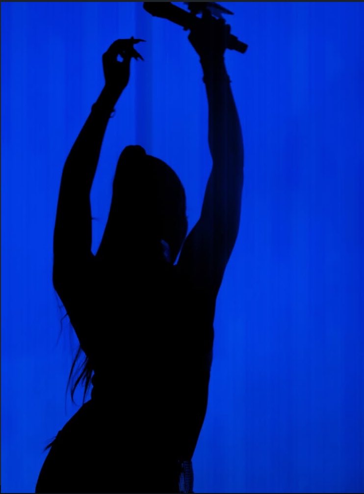bwalya111's tweet photo. Which female pop star is this ? https://t.co/CpjNHcASCi