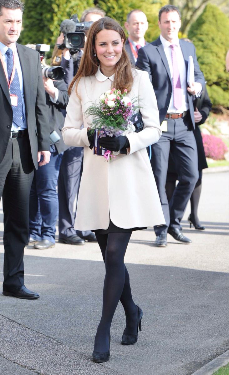 celeblife360's tweet photo. Kate Middleton defines royal grace, looking effortlessly chic in a cream coat and sleek black tights! 👑✨

#RoyalElegance #KateMiddletonStyle #Pantyhose https://t.co/Z683cJf7oD