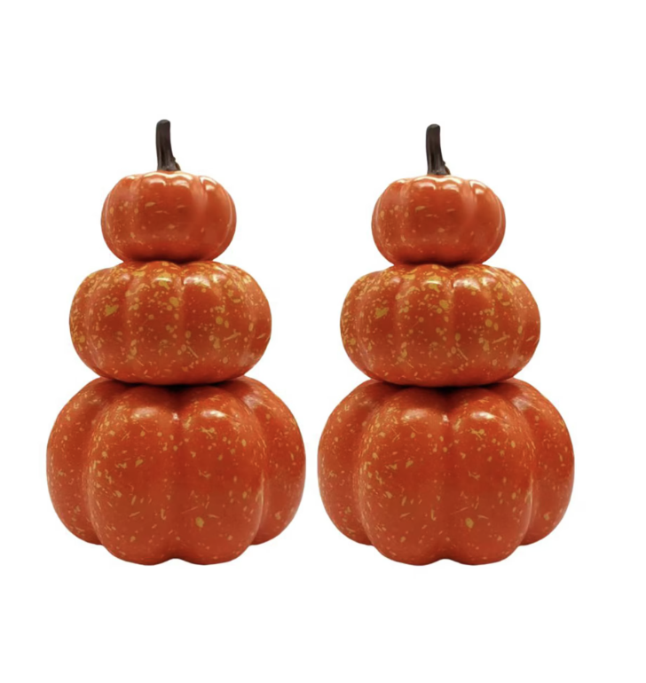 RBurow's tweet photo. Get a pile o' pumpkins, some for peanuts. 🎃https://t.co/WRWniavBOL https://t.co/w9lEEiAkEK