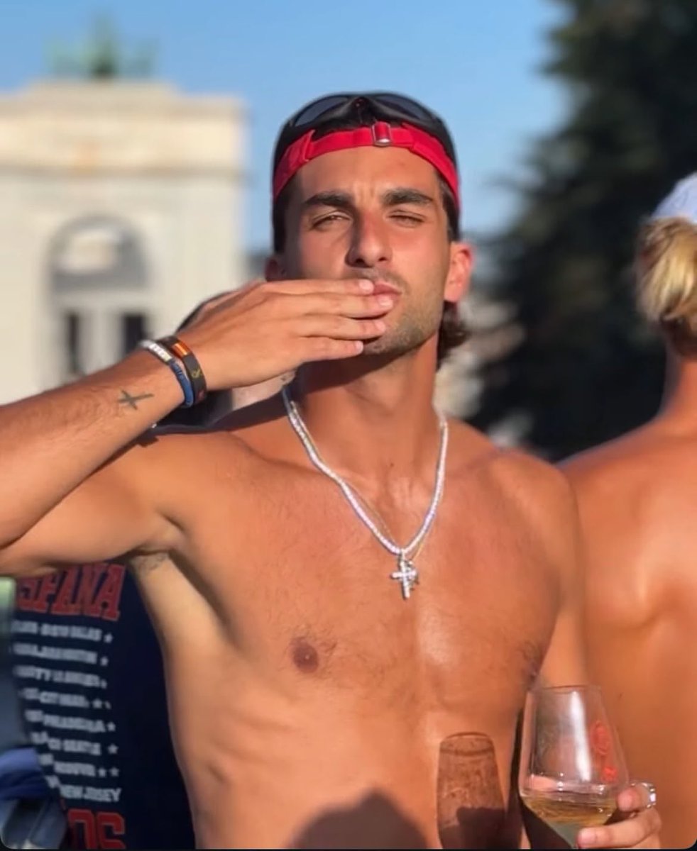 xcowboylikemel's tweet photo. happy bisexual visibility month
to this bi king https://t.co/RI4fseitaY