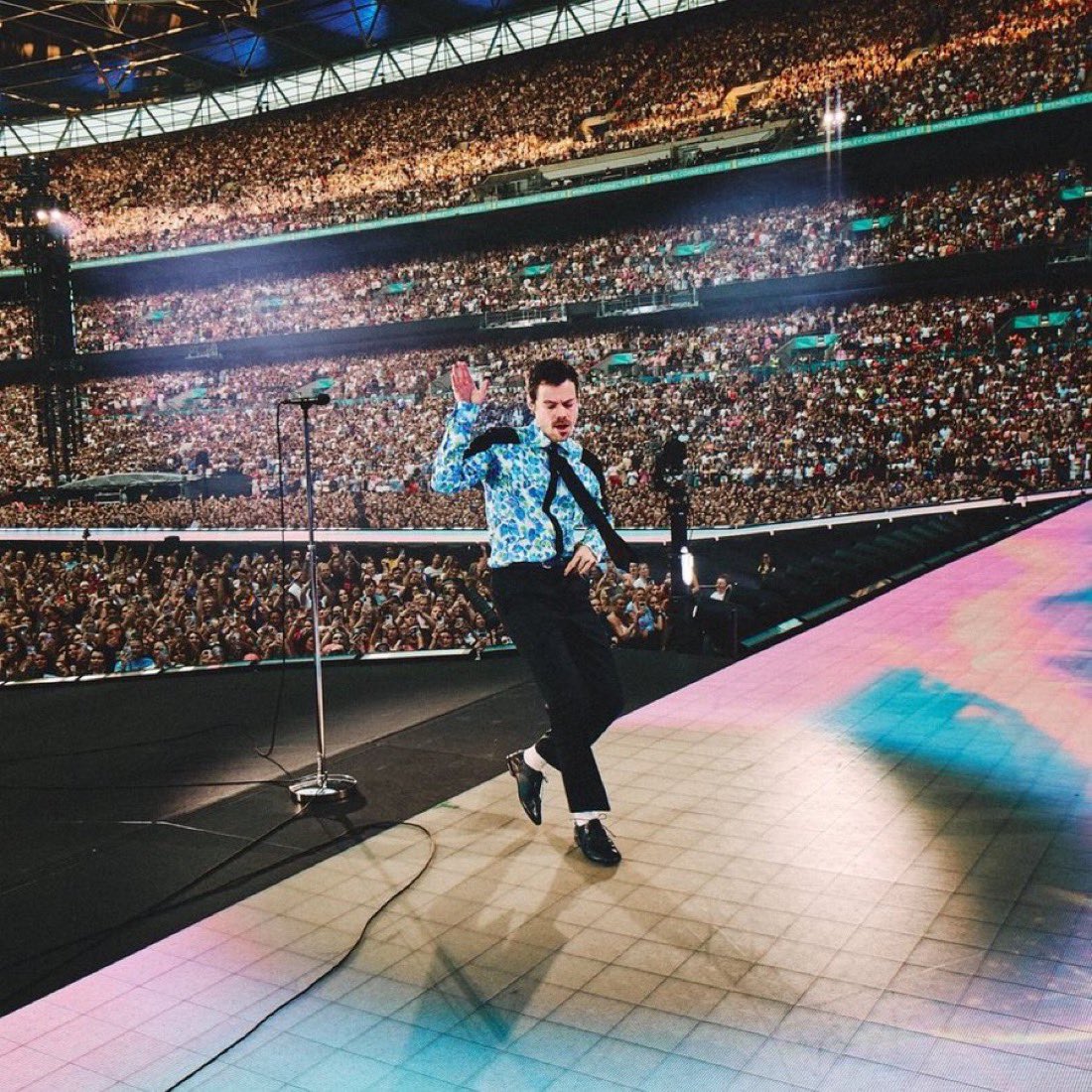 concertleaks's tweet photo. Hits Daily Double has revealed that Harry Styles is reportedly preparing for a 2027 U.S. stadium run!

https://t.co/NAFqJGqavV
📸: Anthony Pham https://t.co/19otvHGCsi