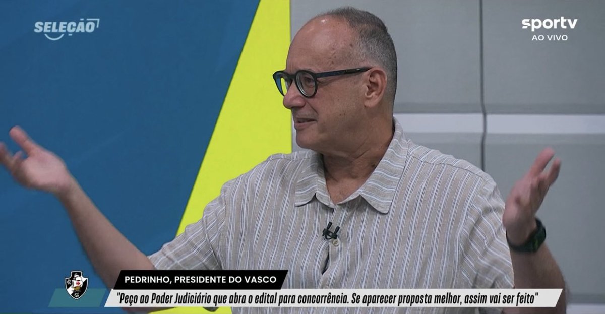 futebol_info's tweet photo. Ledio Carmona detona clubes que fazem 'memes' nas redes sociais:

"Essa coisa de clube ganhar jogo e postar meme... cara, que palhaçada! Isso é futebol, é dinheiro que está em jogo."

"É gente doente, é gente que fica deprimida com o resultado... Aí os clubes ficam fazendo meme, todo mundo faz essa palhaçada. Isso não acrescenta nada, nada, nada."

"Isso só irrita o torcedor, magoa o torcedor, o torcedor fica deprimido, aí ele vai beber, vai encher a cara, bate na mulher... por causa disso. O cara é insuflado a ter mais raiva."

"Em vez de fazer um trabalho bom nas redes sociais, os clubes ficam fazendo memes. Aí tem essa coisa que me irrita: 'é legal, porque é a zoeira do futebol'... ah, vá pro cacete!"

📸 Reprodução/Sportv