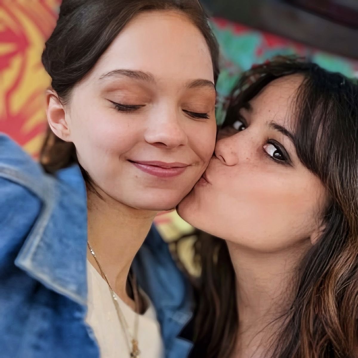 jennaorteg9's tweet photo. Couldn’t resist, she’s too cute not to smooch 😘 https://t.co/GtRkJmz4kV