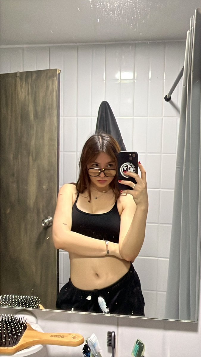 galaain_'s tweet photo. mi cara múltiples veces https://t.co/1yg68Kn4KF
