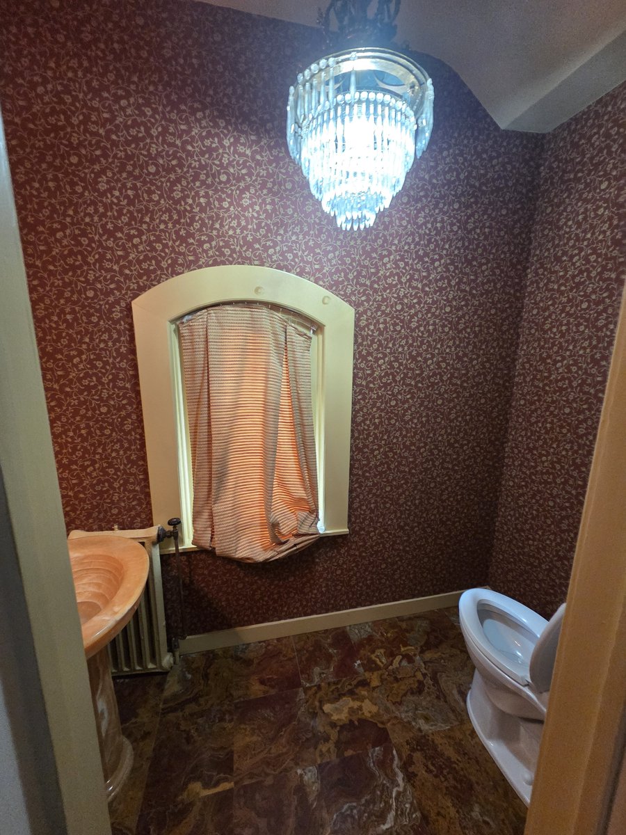 bath_elite's tweet photo. Powder Room Remodel. From a 1960's maroon design to modern day cool! We added a custom bathroom vanity for function and updated the arched window for style.
Vicostone countertop and backsplash. Signature hardware. Kohler toilet. Delta plumbing fixtures. Porcelain floor. https://t.co/F0WMtnj4hs