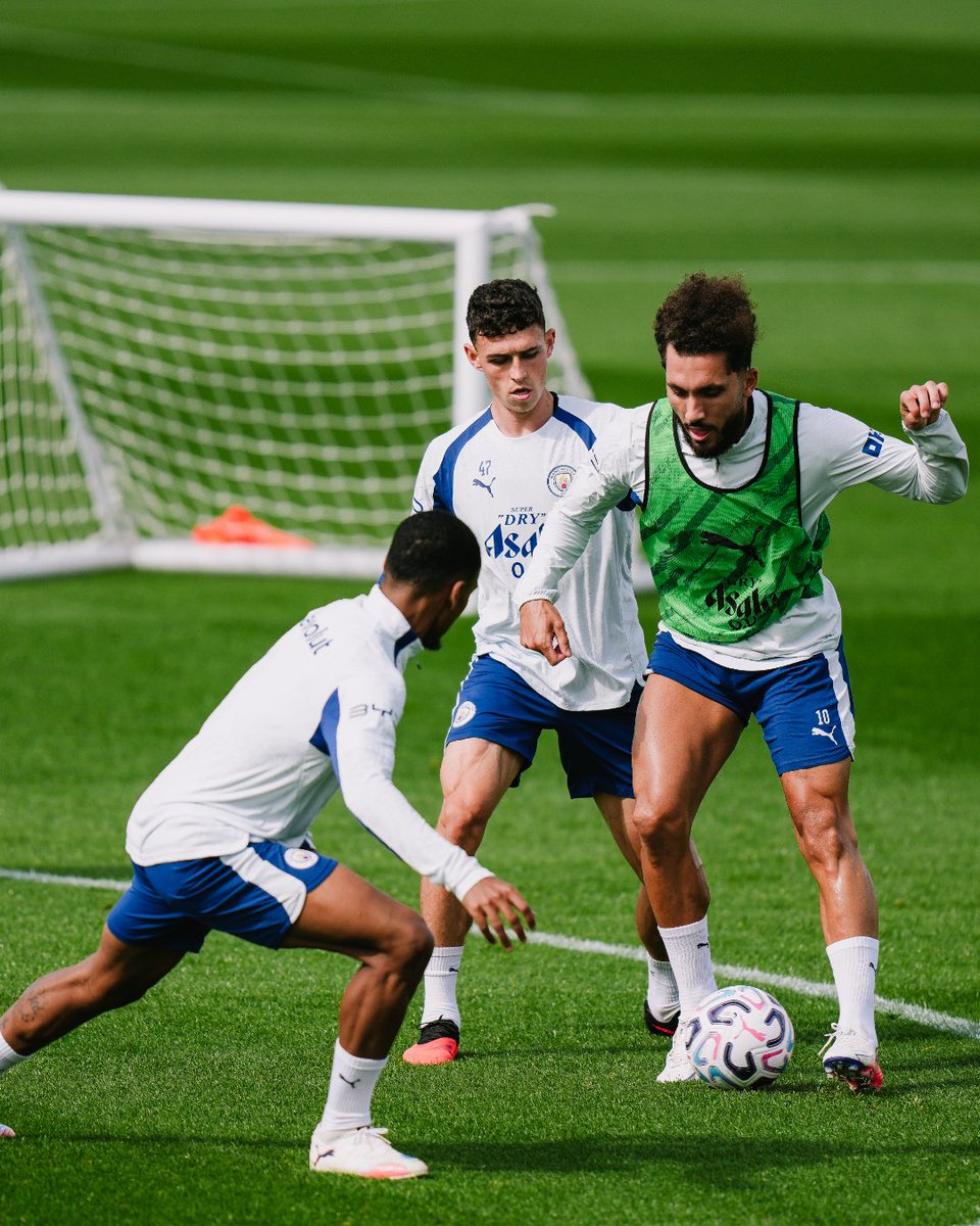 ManCityFra's tweet photo. Le travail continue 💪 https://t.co/BJgSQwSzqe