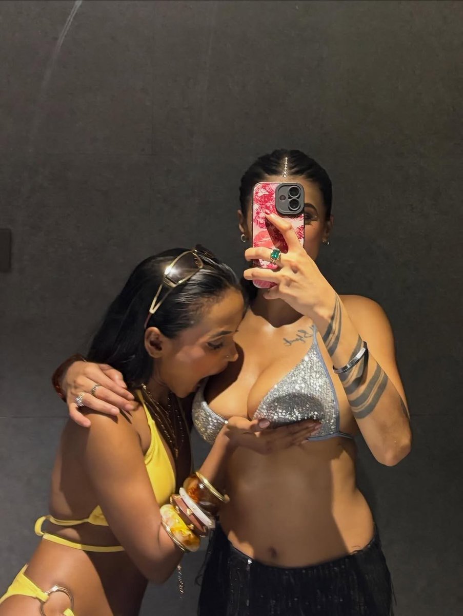 ishukw0's tweet photo. Damn Sambhavi is Super Hot 🥵📷🔥 https://t.co/8akQRR3XgC