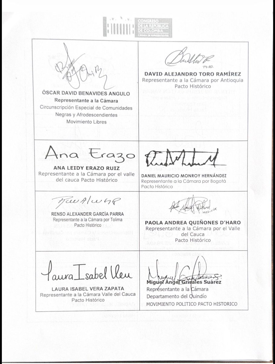 ELTIEMPO's tweet photo. 🔴 Sectores aliados a la oposición impulsaron una moción de censura en contra del ministro de Defensa, mayor general (r) Jorge Eduardo Mora López, para juzgar su responsabilidad política por la muerte de tres menores de edad durante un operativo militar en zona rural de El Retorno, Guaviare. 

El ataque iba dirigido contra la estructura del Bloque Jorge Suárez Briceño de las disidencias de las FARC, facción aliada de alias 'Calarcá'.

Amplíe esta noticia aquí ⬇️
https://t.co/79GW6b0sgT