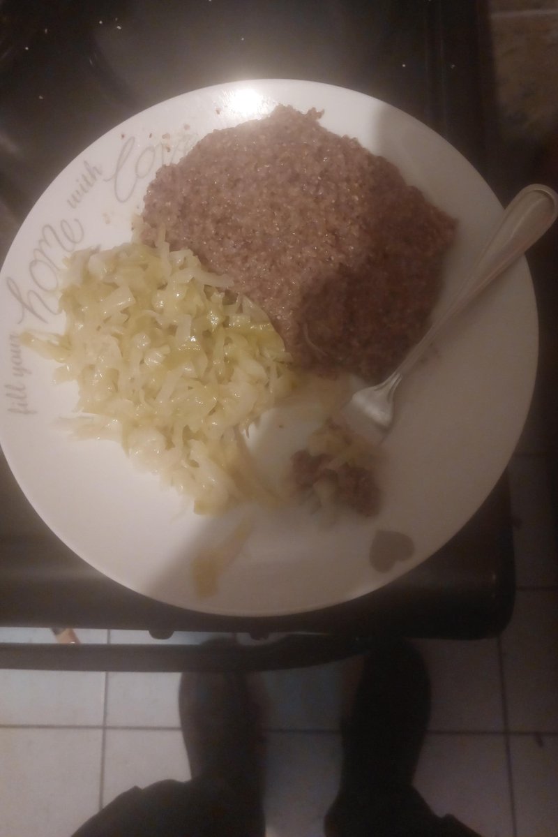 dice_sir's tweet photo. Fermented sorghum pap and cabbage 🥬 
Ting ya mabele le morogo 🌱
@Risen_App https://t.co/CpALeg0x1m