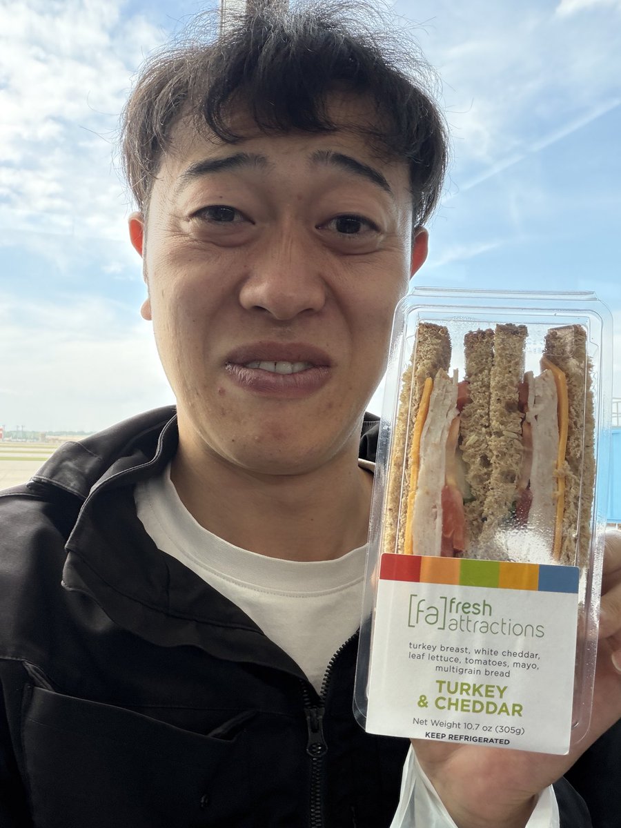 donttellmeARAI's tweet photo. 14ドル(2243円)でこれ出てきた😂😂😂

アメリカ物価えぐい https://t.co/eVoDYdsaCI