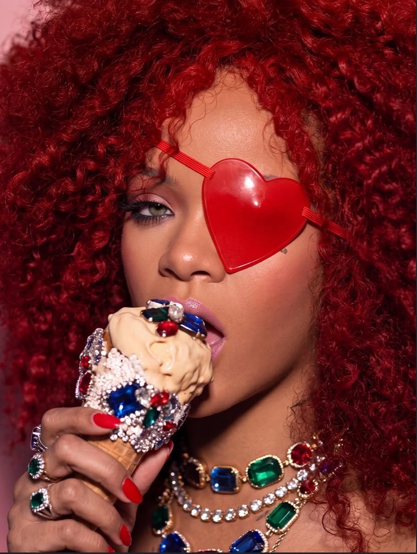 RihannaHDR's tweet photo. Rihanna for S&amp;M in 2011 https://t.co/x88czlGBoq