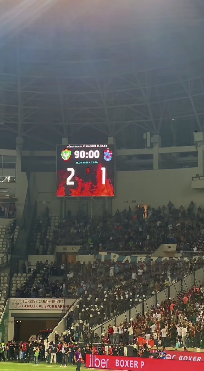 AmedSFan's tweet photo. #AMDvTS hayde hayde trabzon trabzon…. https://t.co/29jLKFgK36