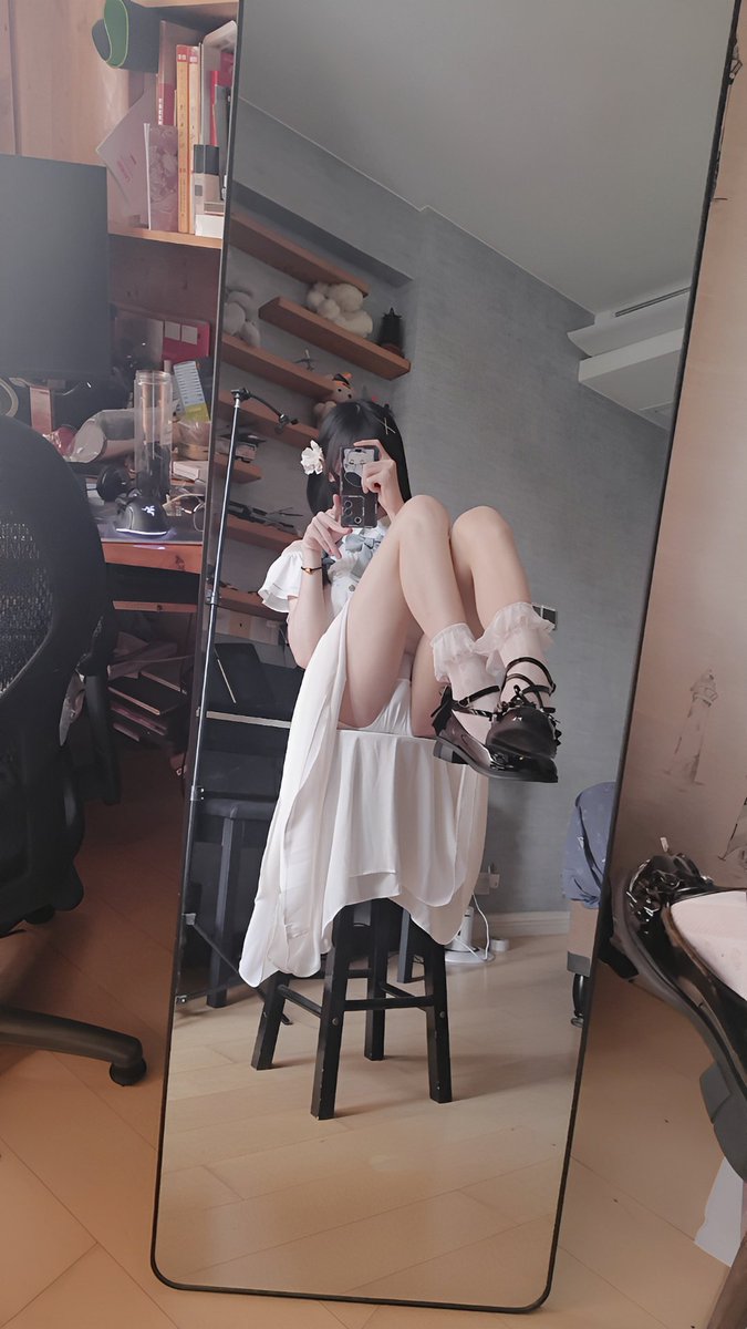 MegoMore's tweet photo. 不爱听讲 偏想赖在床上睡 https://t.co/UTbuOwmRv9