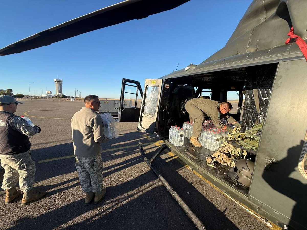 FACh_Chile's tweet photo. #FACH llega con ayuda a localidades aisladas de #Atacama.

Helicóptero Bell-412 realizó un vuelo desde Copiapó hacia El Donkey, Mercedita y Churque, trasladando insumos y ayuda humanitaria a comunidades ubicadas en sectores cordilleranos de difícil acceso. https://t.co/QbXpBOkeI2