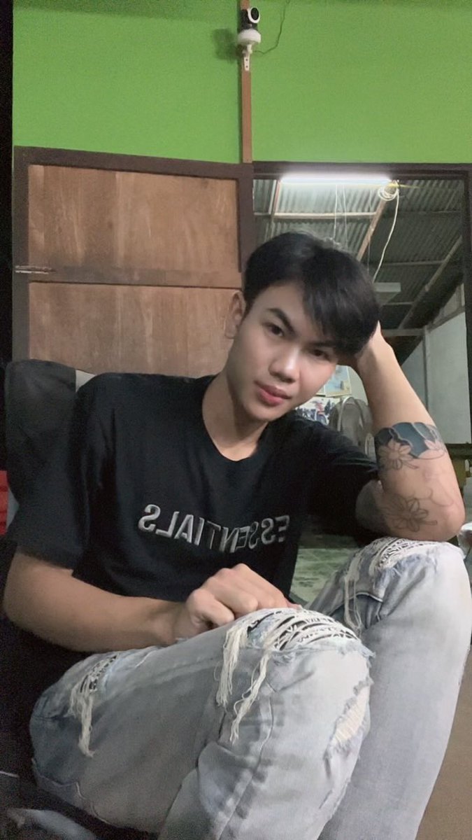 Pai1431z's tweet photo. มีคลิปหลุดแอด LINE มาด่วน💦😝👇🏻
LINE:pai2007zxcv https://t.co/GYFpVpLIcx