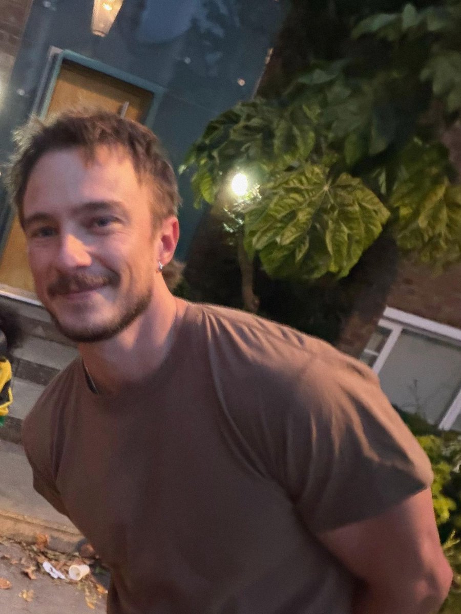 Starkeyland's tweet photo. Bicep the size of Texas, earring glistening, fit looking scrumptious, facial hair and haircut grown out to the absolute perfect length… I’m unwell 🤒 https://t.co/UjogLshO7J