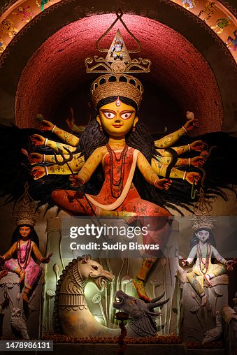 EZ_Foramonth's tweet photo. @IndiContractor Tell Them. Muh Kolkata bad public are out of control. Cherry picking is going on. And From Yesterday they are Calling Artistic Murtis (Pic Types) as Non-Traditional. https://t.co/haPTshrF3i
