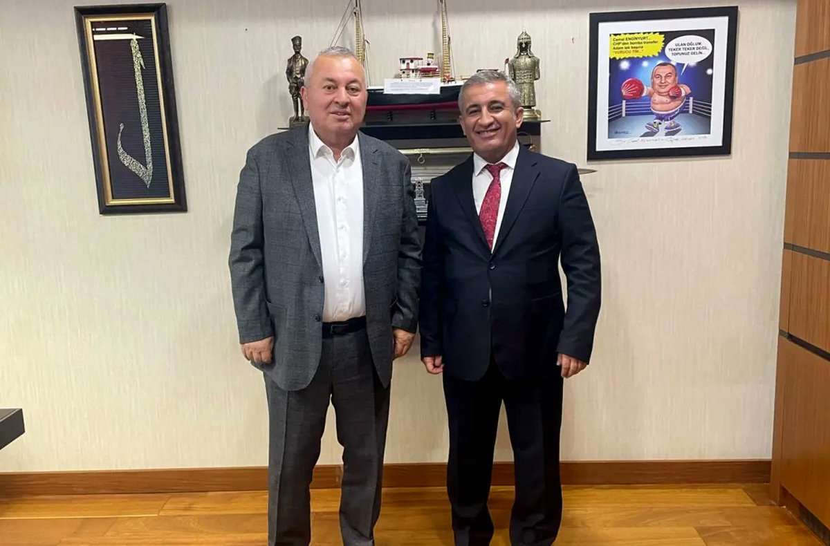 eminpazarci's tweet photo. Yeter artık!
Bu kaçıncı vukuat?
Yeni Parti Milletvekili Cemal Enginyurt'un en yakını, TBMM'deki danışmanı Cem Tekinoğlu "fuhuş" ve "kara para"dan tutuklandı.
Elbette suçlar şahsidir, ama Gazi Meclis'deki bir milletvekilinin danıştığı adamdan bahsediyoruz!
Yazık... https://t.co/1TvO3Elchk