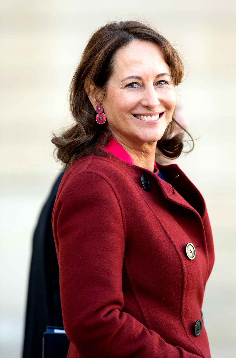 Maipe___'s tweet photo. Ségolène Royal largement en tête !

L'ancienne ministre est arrivée en tête de tout les sondages et affiche une moyenne de 52.9%.

Arrivent ensuite dans l'ordre :
Olivier Faure : 37.6% (arrivé en tête sans Ségolène Royal)
Raphaël Glucksmann : 14.7%
Jérôme Guedj : 9.9%
Philippe Brun : 8.9%

⚠️ Il existe quelques limites à ce sondage :
- Le calcul des moyennes est mathématiquement incorrect pour faire ce genre de calculs, il ne représente qu'un indicateur.
- Le panel est soumis à l’algorithme et aux partages sur un réseau social.

Malgré tout il est possible d'analyser et d'en tirer des informations, ici en commentaires. 🔽🔽

N'hésitez pas à donner votre avis !