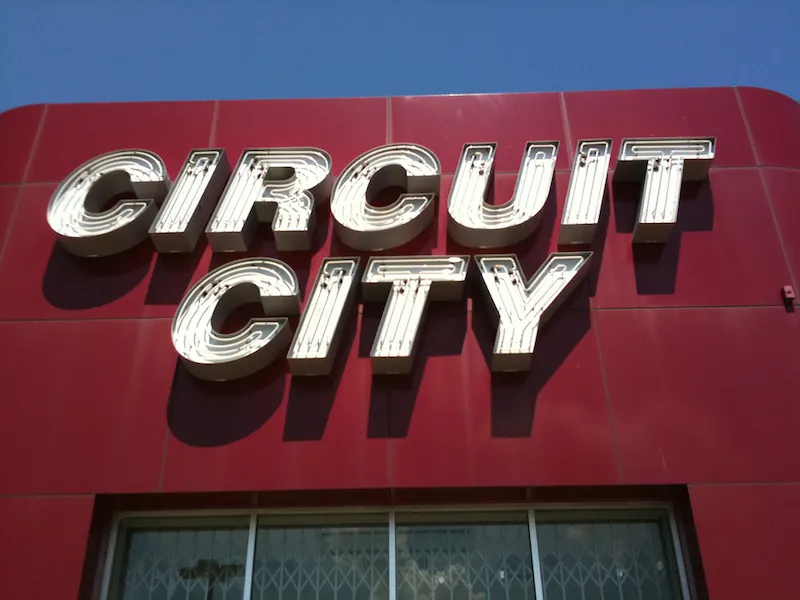 lenkendall's tweet photo. Fun fact: In high school I worked at an electronics store called Circuit City, and there I learned that about 50% of theft at such retailers is from employees.

There are many reasons these stores are struggling to compete, but this is one of them. If an Amazon employee steals something in the warehouse there are probably 6 robots that track him down and tear out their spine Mortal Kombat style.