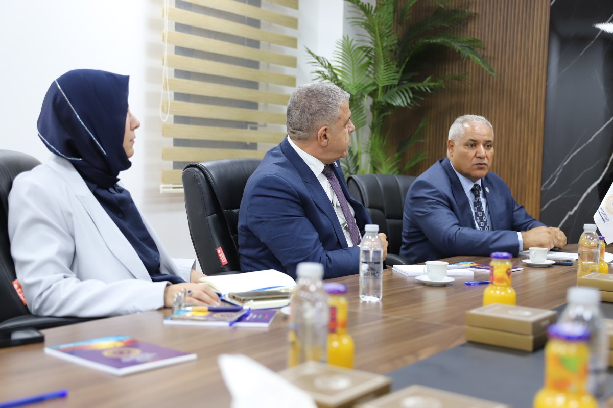 MMRLibya's tweet photo. استقبل وزير الثروة البحرية السيد عادل محمد سلطان، اليوم الثلاثاء، وفداً رفيع الم��توى من منظمة الأغذية والزراعة للأمم المتحدة @FAO، برئاسة الدكتور عبد الحكيم الواعر، المدير العام المساعد والممثل الإقليمي للمنظمة للشرق الأدنى وشمال أفريقيا.

#وزارة_الثروة_البحرية #ليبيا #FAO https://t.co/dquHfzP8wa