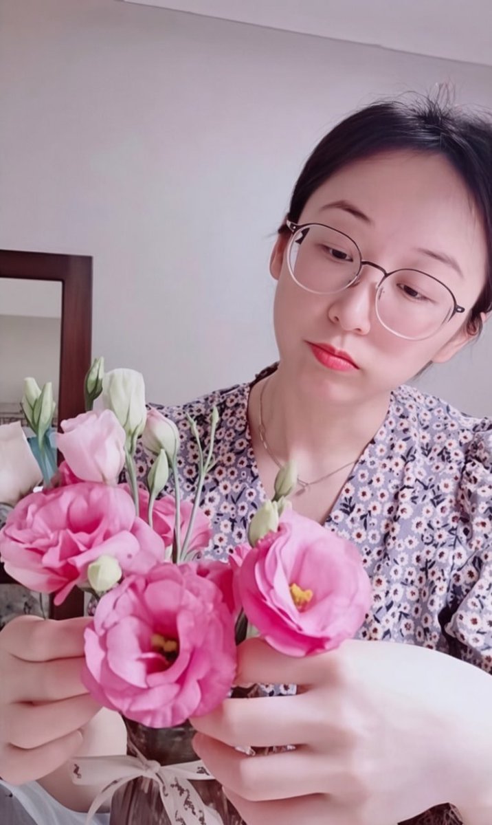 kim89ud0's tweet photo. 85后已婚 体制内教师第一次玩x，个人社交圈子小，基本上都是固定的圈子，希望能有更多的朋友认识 https://t.co/ev1JuVmUvS