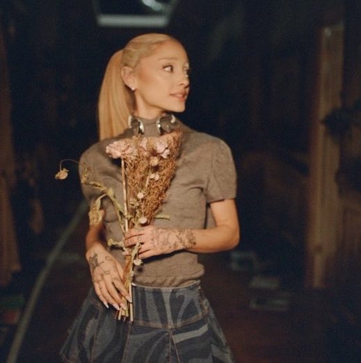 TheGrandeTop10's tweet photo. Ariana Grande will end the ‘eternal sunshine tour’ without ever performing:

‘intro (end of the world)’
‘bye’
‘don’t wanna break up again’
‘true story’
‘i wish i hated you’
‘ordinary things’ https://t.co/ZkrWV5AcyP