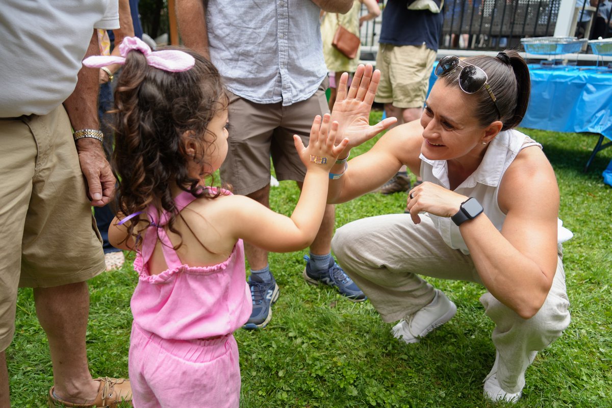 CaitforNewYork's tweet photo. BIG shoutout to the littlest members of #TeamCait! This next generation inspires me every day to fight for the better future our kids deserve. https://t.co/72AURiFQa1