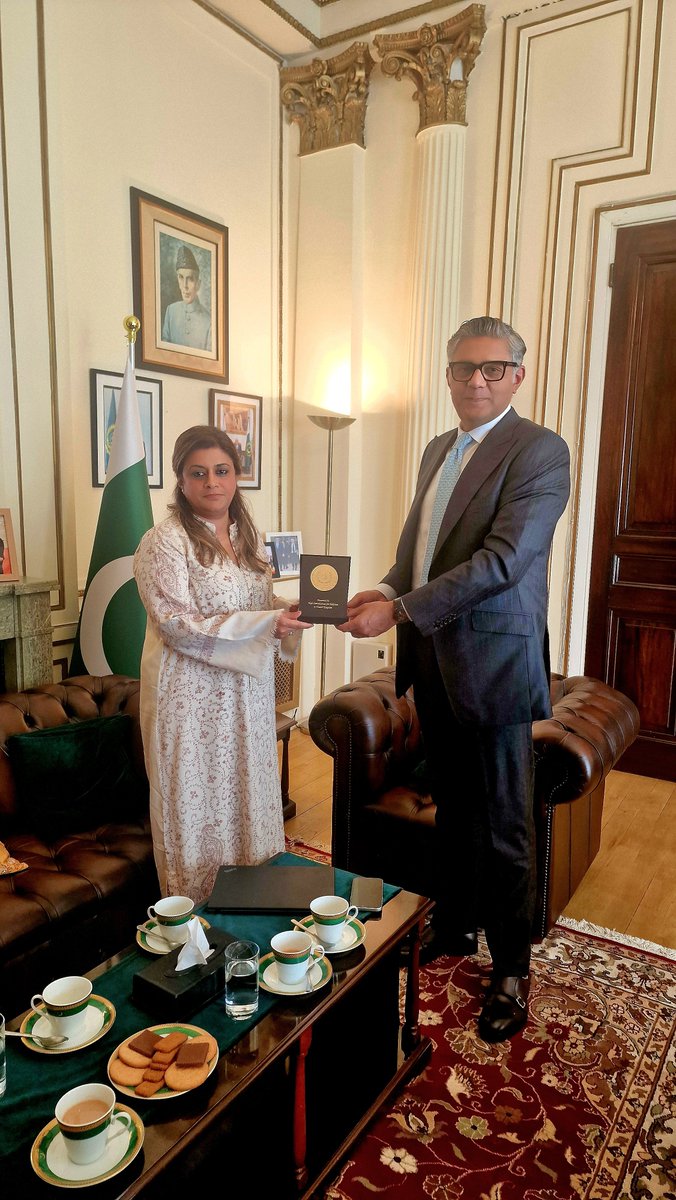 NODFAUK's tweet photo. A truly special recognition from H.E. Mr Tipu Usman, High Commissioner of Pakistan, to a Cherished School Class fellow Dr Sunya Kashif with strong family terms. Amazing Hospitality. Really appreciated and Acknowledged. 

Some Family bonds are beyond titles and protocol. https://t.co/MwtBAB6lUe