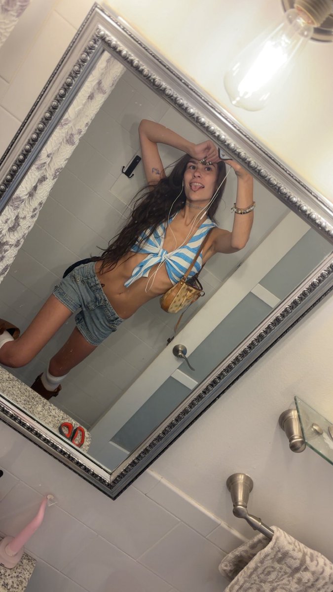 ladysocrazy's tweet photo. i feel like a sailor ⚓️ https://t.co/Ilu9xyYNHq