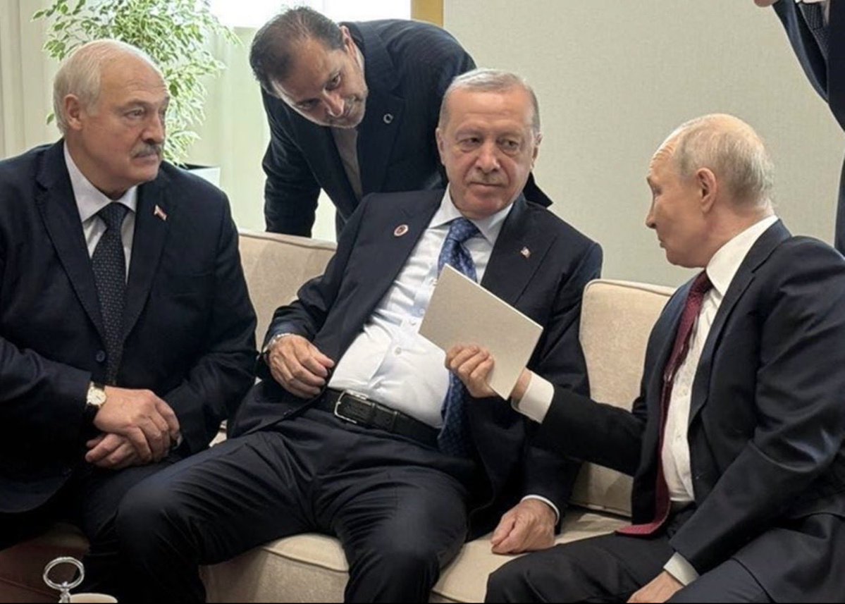 Berrkaradeniz's tweet photo. …Adamdan fazlası 
Adı zafer yolu muzaffer ,..! 
Bişkek  / Şangay / Putin  / Erdoğan https://t.co/V8PCoS1ktG