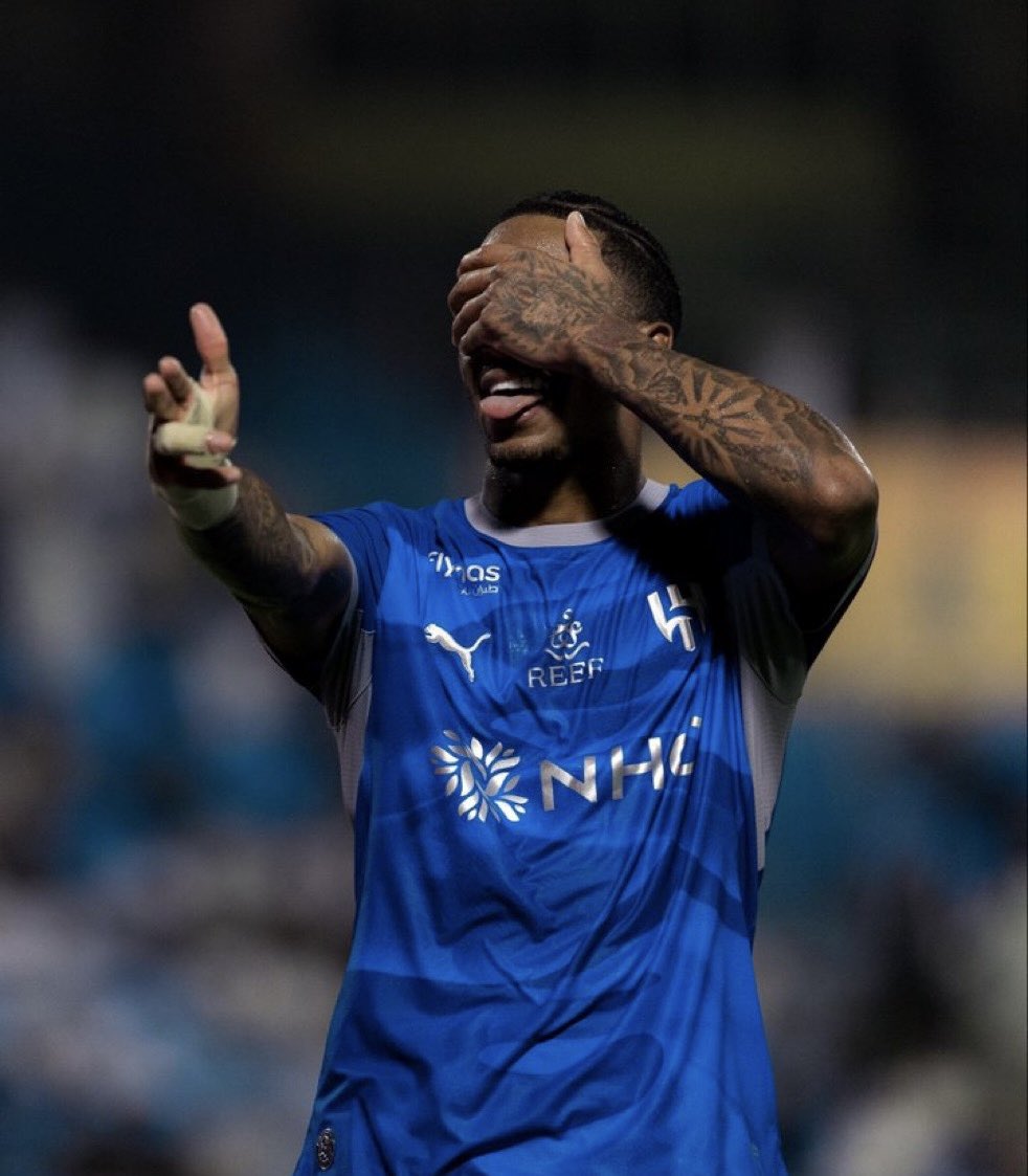 c_qqcg's tweet photo. #الهلال_الاهلي

من يسططيع سامرفييييييييييل إيقافه؟
صاحوا وتناخوا، ودوروا به عذاريب،
تجمعوا ليلة، وزادوا سولفوا به https://t.co/mUydNIQTIN