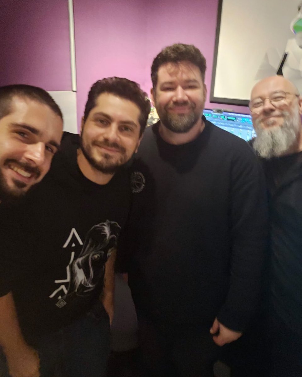 PulsatrixStudio's tweet photo. Hoje, o Other Side Tapes: Favela ganhou voz.

Estivemos na Rockets Audio para gravar as vozes do jogo ao lado de Giovane Crema e Marco Nepomuceno, dando vida aos personagens que fazem parte desse universo.

Ainda temos muita coisa para mostrar. Mas, por enquanto, fica um pouco dos bastidores de mais uma etapa dessa jornada 😉🖤
