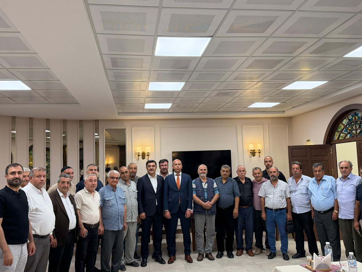 avmehmettiryaki's tweet photo. 1., 2., 6. ve 7. Bölge Başkanlarımız ile kıymetli Mahalle Başkanlarımızın katılımıyla bölge toplantılarımızı gerçekleştirdik.

GBB Başkan Vekilimiz Sayın Halil Uğur ve İlçe Teşkilat Başkanımız Sayın İsa Tabur ile birlikte teşkilat çalışmalarımızı değerlendirerek mahallelerimizdeki çalışmalarımız ve önümüzdeki süreçte gerçekleştireceğimiz faaliyetler üzerine istişarelerde bulunduk.

Teşkilatımızın sahadaki en önemli gücü olan Bölge ve Mahalle Başkanlarımıza özverili çalışmalarından dolayı teşekkür ediyor, birlik ve beraberlik içerisinde çalışmalarımıza kararlılıkla devam ediyoruz.

@abuyukgumus 
@hakanaksu058 
@vahitatalan 
@iekarayel 
@abdulhamitgul 
@EyupOzkececi 
@AliSahin501 
@deryabakbak27 
@mesutbozatli 
@irfancelikaslan 
@BBozgeyik_27 
@FatmaSahin 
@mtahmazoglu 
@fmfedaioglu 
@AKGMTeskilat
#GönüldenGönüle
#AKParti #Şahinbey