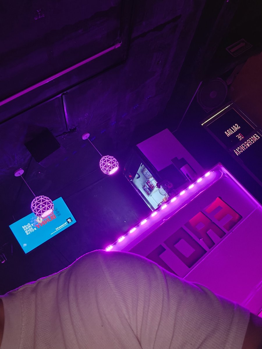 Mikemit09's tweet photo. Que rico la pasamos hoy en @PinkRoomM5  muchas parejitas nos observaron y que rico ver cómo la tocaban. 
#sw #hotwife #unicornio 
#cabinas https://t.co/jWHfeo59oI