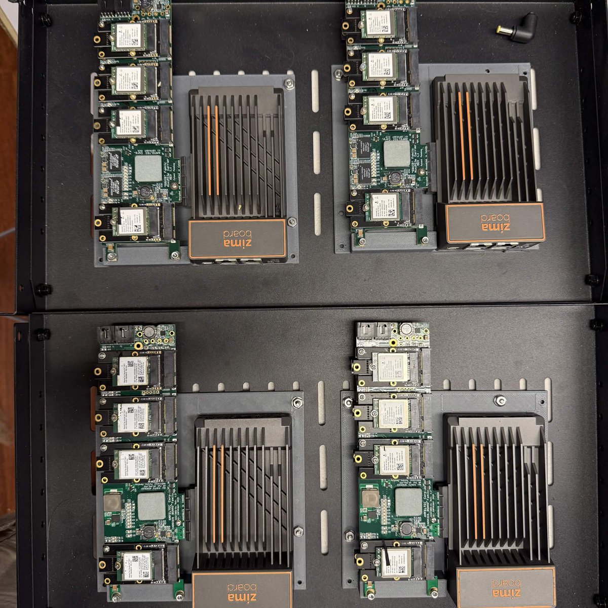 DustinFinn's tweet photo. 32 WiFi Radios
64 Antennas
we rebuild https://t.co/lEKnJXaOHo