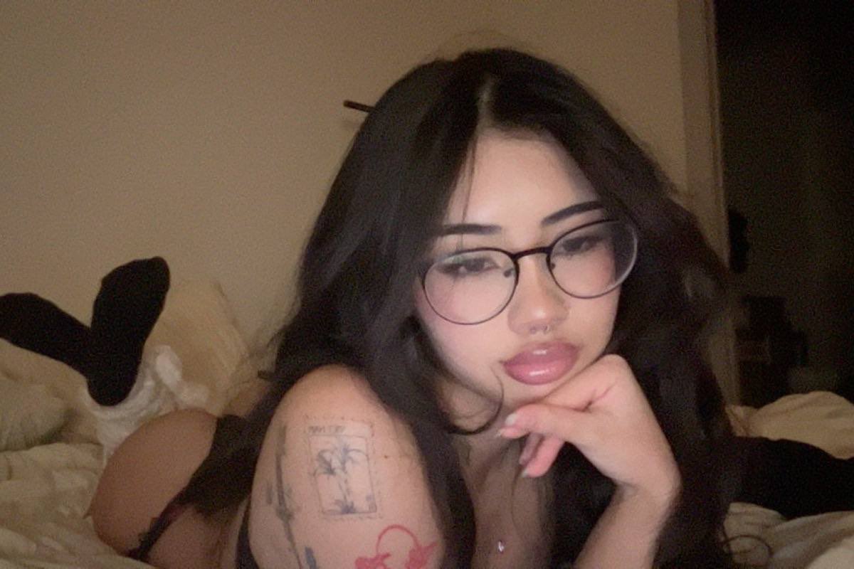 carrotforlunch's tweet photo. Asian girls always text back :3 https://t.co/ahVwd4ltln
