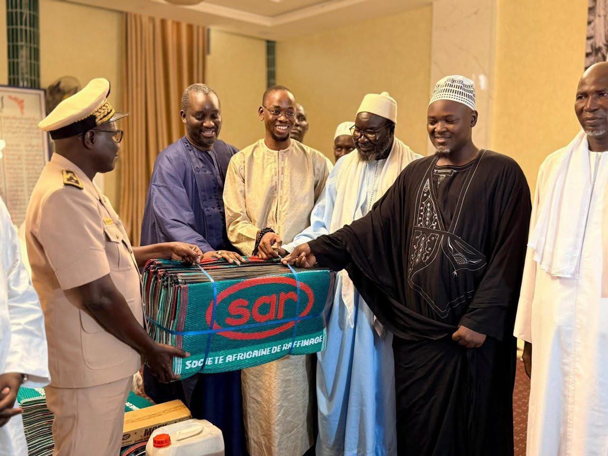 PalatyrDiouf1's tweet photo. Ces photos ont été prises ce soir à la résidence Cheikhoul Khadim.

Allahou Akbar 😭🙏🏿
Que son âme repose en paix. 🤲🏿 https://t.co/bzkUJFcxbj